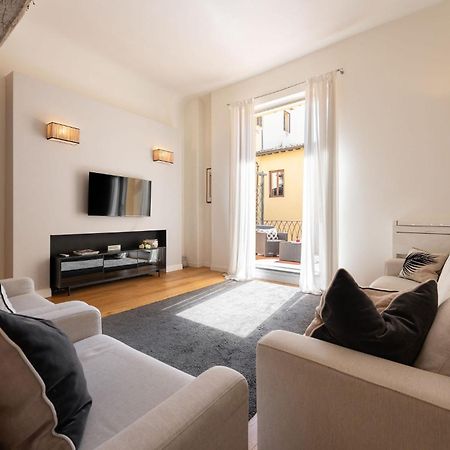 Ta - One Bedroom Luxury Apartment In The Fashion District Флоренция Экстерьер фото