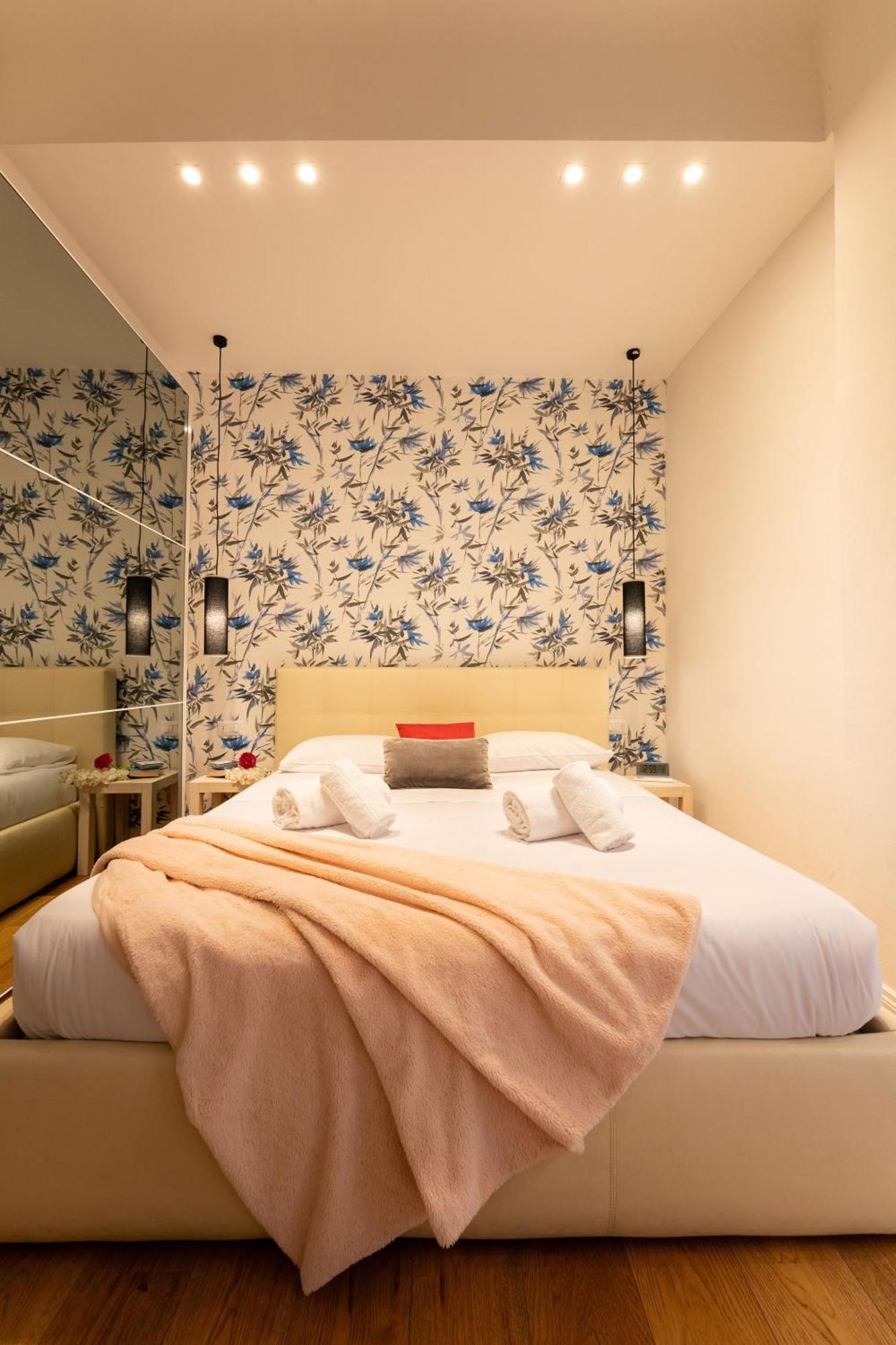 Ta - One Bedroom Luxury Apartment In The Fashion District Флоренция Экстерьер фото