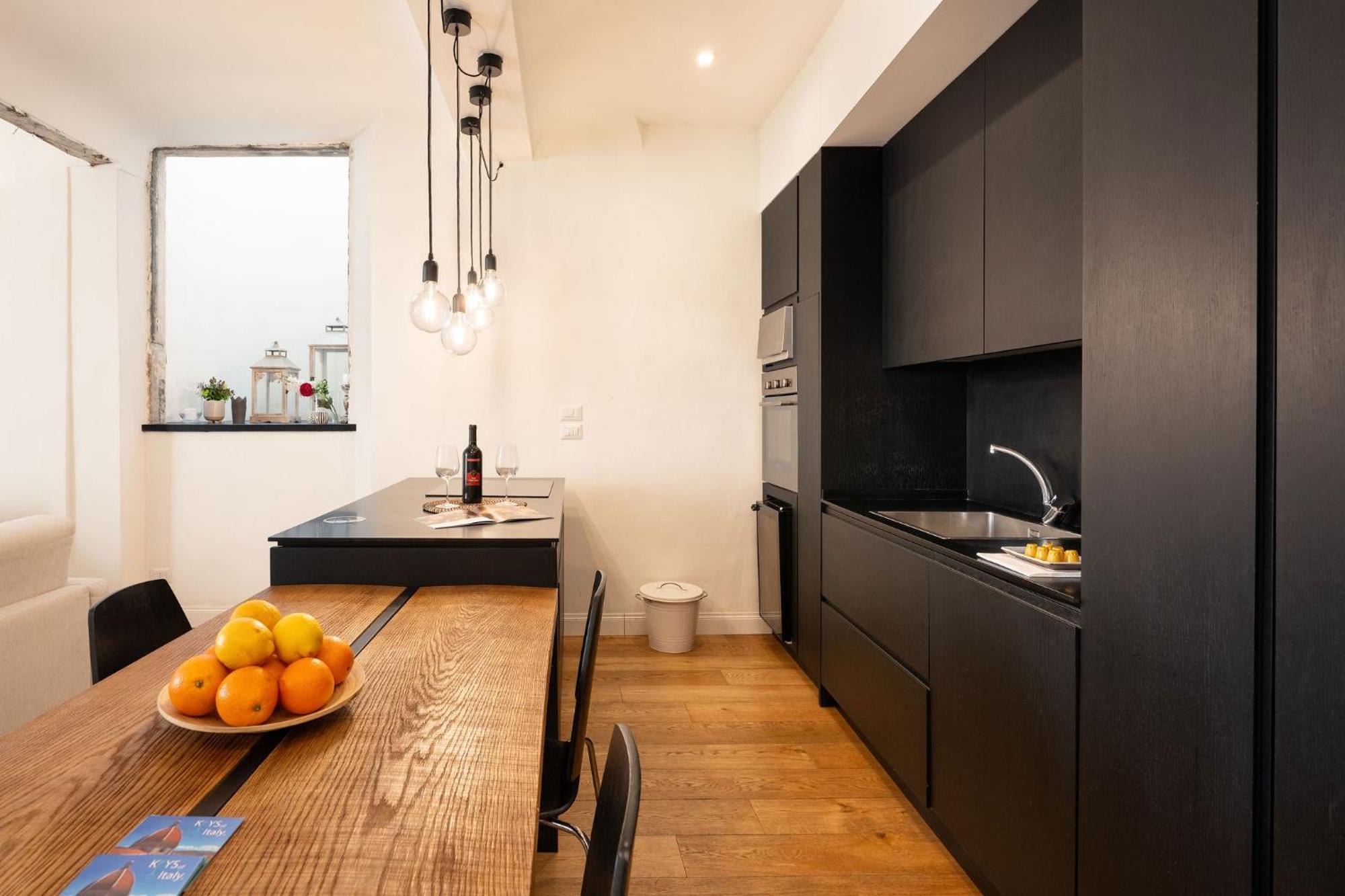 Ta - One Bedroom Luxury Apartment In The Fashion District Флоренция Экстерьер фото