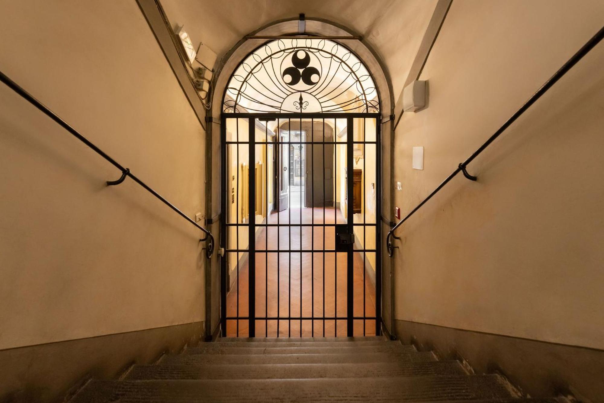 Ta - One Bedroom Luxury Apartment In The Fashion District Флоренция Экстерьер фото